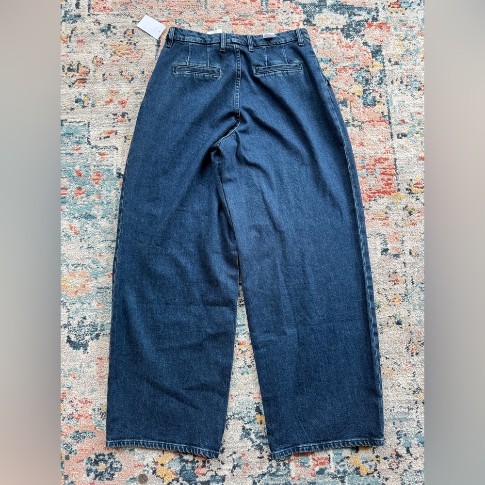 NWT Good American 90’s Pleated Denim Trousers
Size 6 - Picture 4 of 10
